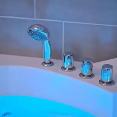 Bliss Insolite Jacuzzi Parking Free 5min Du Centre Apartment